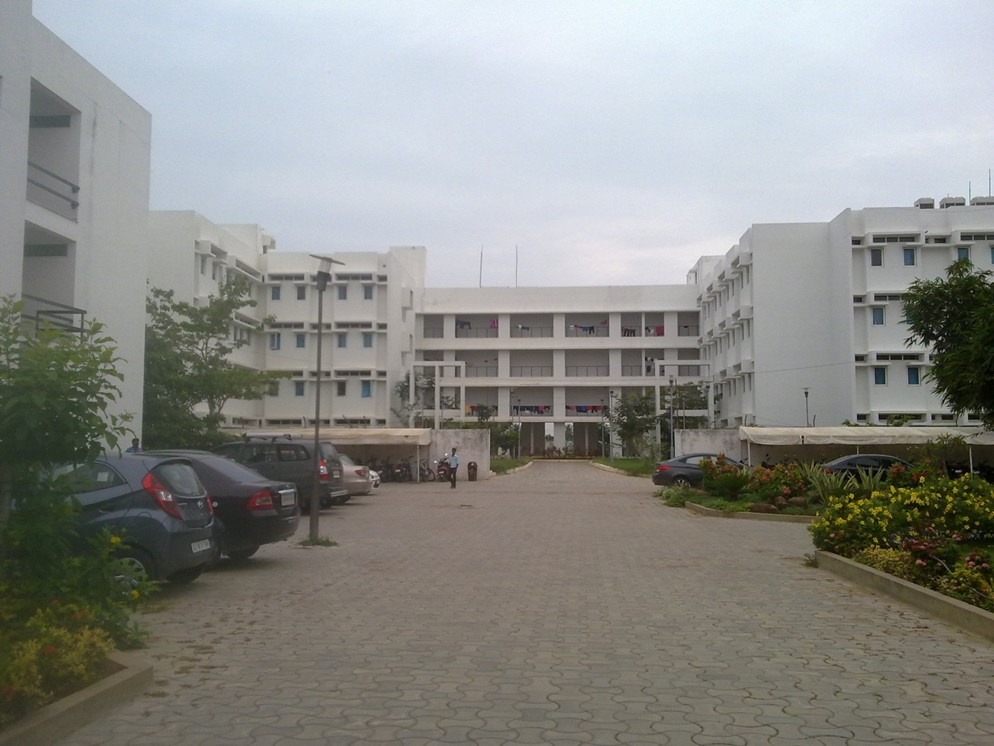 Multi-storey institutional residential campus court â€” educational hostel typology